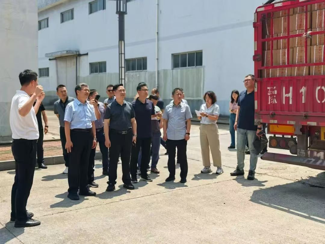 共護(hù)邊疆茶香 新疆供銷社調(diào)研組深入益陽(yáng)茶廠考察